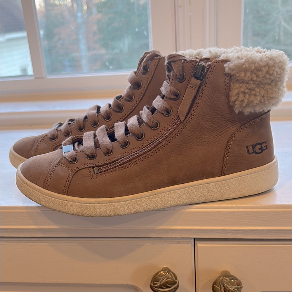 UGG Women’s Alameda Midzip Sneakers, size 7. Suede.